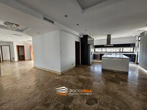 Casa 7 ambientes con 8 baños