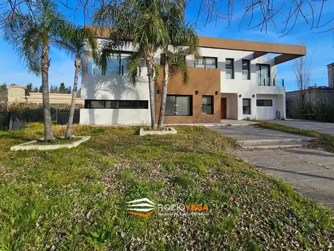 Casa en Venta con 6 cocheras