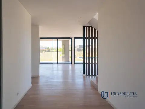 Casa 6 ambientes con 5 baños