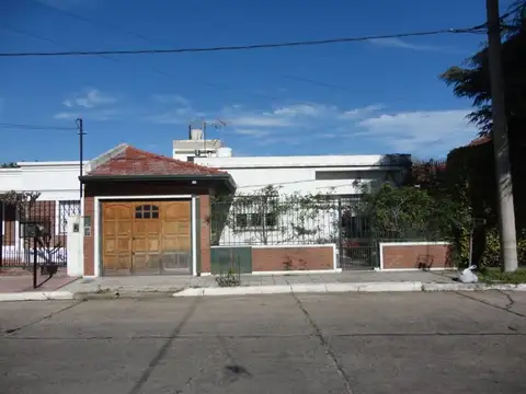 Propiedad Ideal 2 Familias  Casa + Dpto 3 Amb c/u