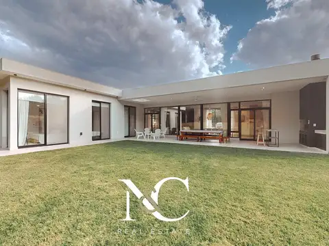 Casa en Venta en Costa Esmeralda, USD 318.000