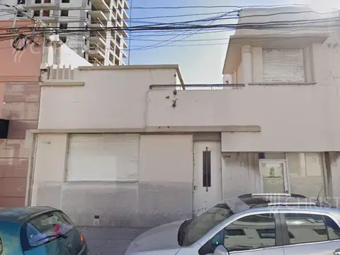 Venta Casa 3 habitaciones patio pileta y salón cochera centrica