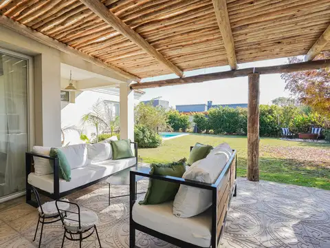 Casa 5 ambientes con 2 baños