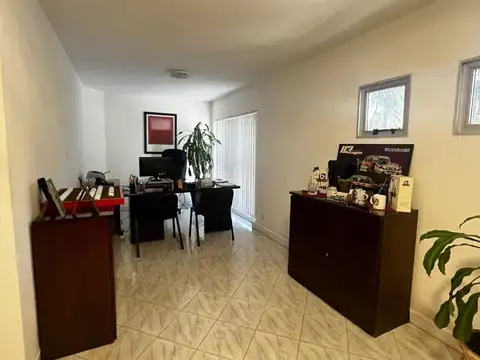 Oficina en Alquiler en Cerro De Las Rosas, $ 2.500.000