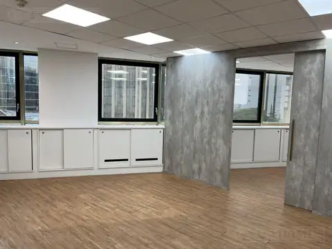 Oficina en Alquiler con 2 cocheras