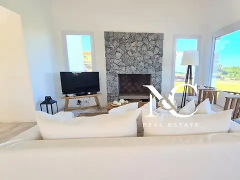 Casa 4 ambientes con 2 baños