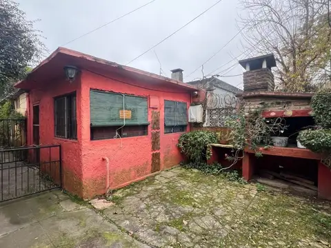 Casa 8 ambientes con 3 baños