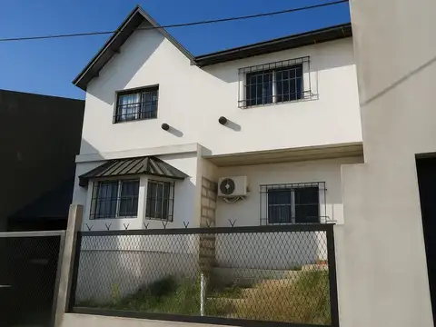 VENTA CASA MAS  2 DEPARTAMENTOS  GONZALEZ CATAN