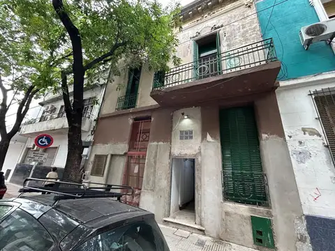 CASA TIPO PH 2 PISOS A REFACCIONAR VENTA FLORES