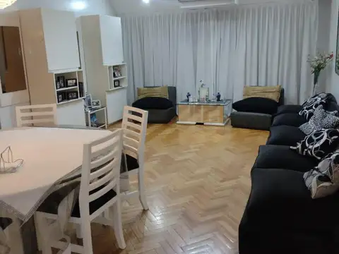 VENTA - 4 AMBIENTES C/BALCÓN CORRIDO FRENTE - BARRIO NORTE