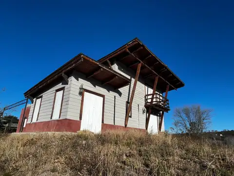 VENTA. CASA. MAGNIFICO TERRENO. VISTA A LA SIERRAS. B° SANTA MONICA. CÓD (1316)