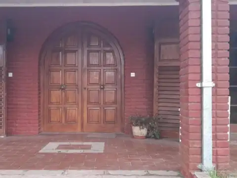 Casa 5 ambientes con 4 baños