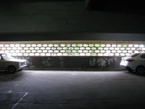 Cochera en venta por Florida Este