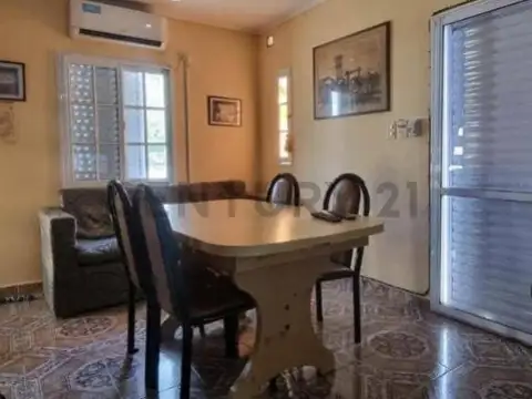 Se vende hermoso ph con patio en Rafaela