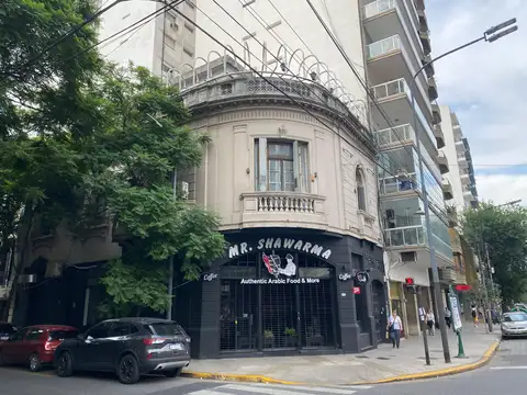 Casa en venta en Caballito Petit Hotel en esquina excelente ubicación comercial en tres plantas 315 m2 totales