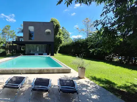 Casa de 5 amb en Alquiler en Barrio Cerrado La Montura