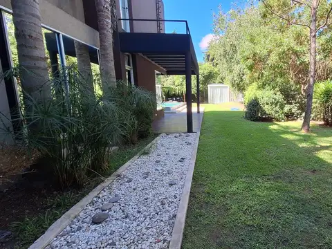 Casa en Alquiler en La Montura, USD 3.000