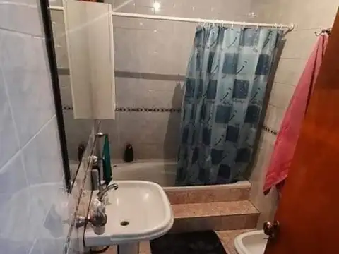 LOCAL Y DPTO 5 AMB - VENTA JUNTOS O SEPARADOS -