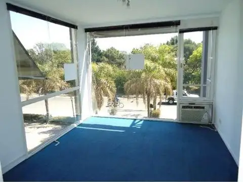 Hermosa y luminosa oficina en San Isidro