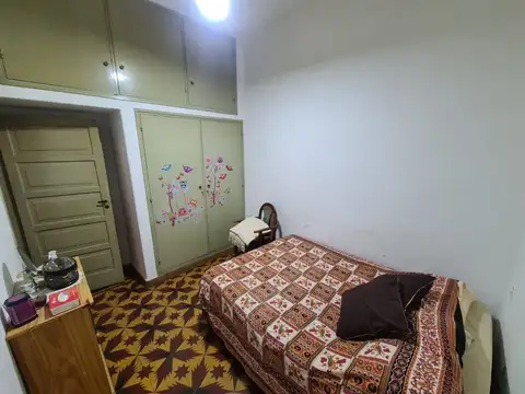 Casa 7 ambientes con 2 baños