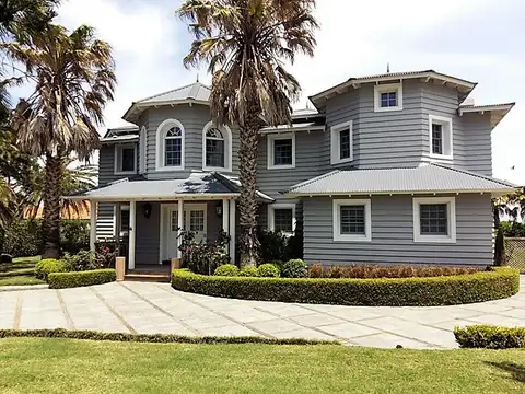 Casa 5 ambientes con 6 baños