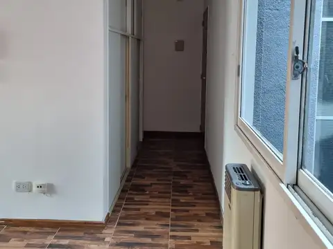 Excelente Monoambiente en Martínez Vías / Santa Fe - Inmejorable ubicación - A metros Estación con balcón terraza . Al frente