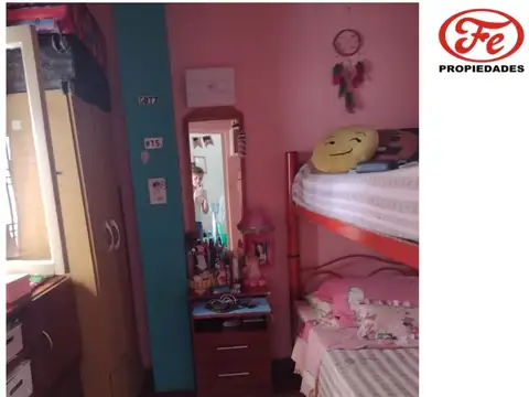 VENTA depto. tipo casa 3 ambientes al frente, entrada independiente.