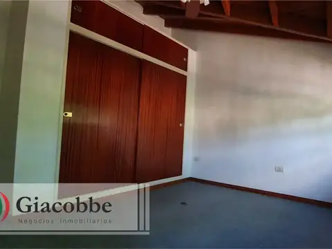 Casa 6 ambientes con 2 baños