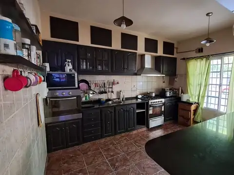 Casa 7 ambientes con 1 baño