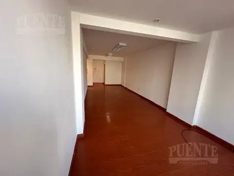 Oficina en Alquiler en Banfield, $ 420.000