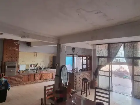 Casa 6 ambientes con 1 baño