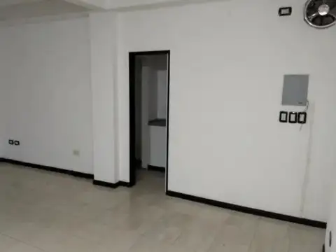 OPORTUNIDAD LOCAL A LA CALLE EN RAMOS MEJIA + COCHERA