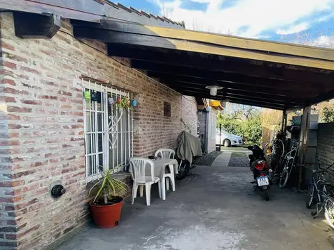 Casa en Venta con 2 cocheras