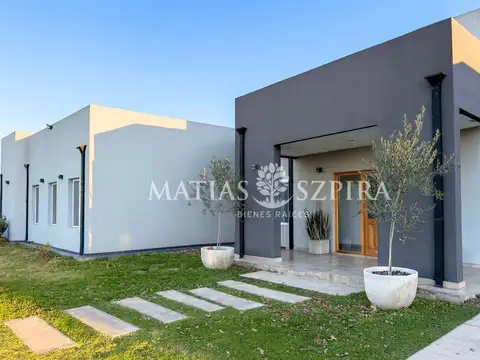 Casa 5 ambientes en Comarcas de Luján San Roque