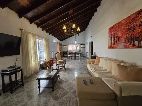 Casa 4 ambientes con 1 baño