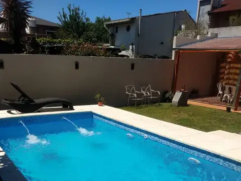 CASA CON PILETA EN VENTA EN MERLO