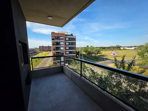 León Miglierini 600, Piso 3