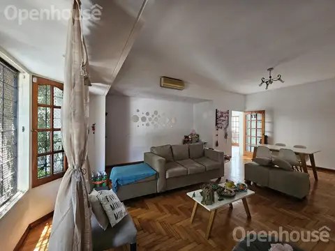 Casa 4 ambientes con 2 baños