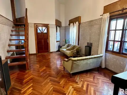 Casa en Venta con 3 cocheras