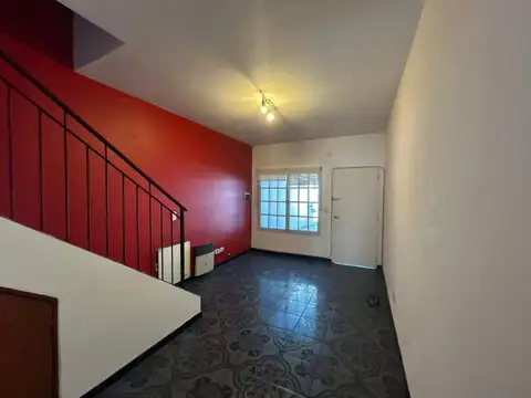 Depto Tipo Casa en Alquiler con 1 cocheras