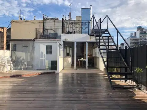 PH con terraza, antiguo, reciclado. Entrada independiente. Sin expensas