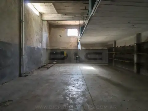 Leandro N. Alem al 2500 entre Velez Sarsfield y Jose Hernandez