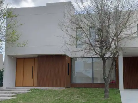 Casa en Venta en San Lucas, USD 330.000