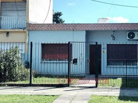 Casa - Venta - Argentina, CASTELAR - SAN NICOLAS 1378