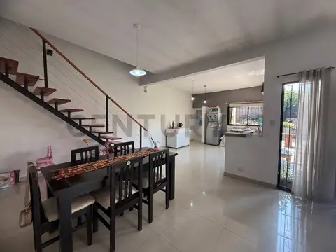 Casa en Venta con 4 cocheras