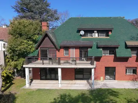 VENTA CASA ACASSUSO 7 AMBIENTES JARDIN PILETA