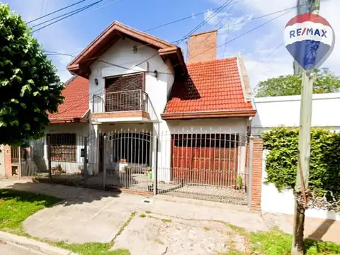 Casa en venta 4 Amb C/Cochera y Fondo Berazategui