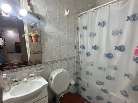 Casa 3 dorm con quincho y patio sobre Av Lisandro