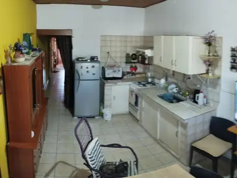 Casa 4 ambientes con 2 baños