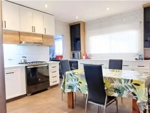 Casa 5 ambientes con 3 baños